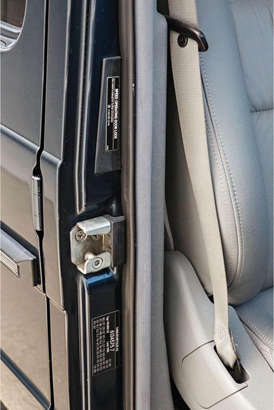 Детали интерьера Mercedes-Benz G500 Custom Pickup 2002 года  (фото 35 из 58)